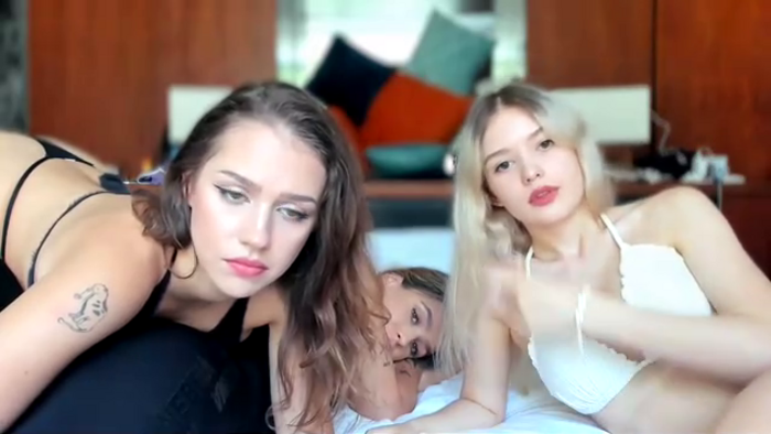 the-live-house-girls