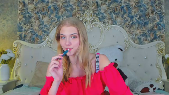 chloe-lins
