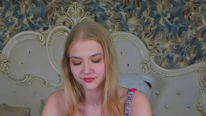 chloe-lins