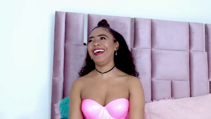nahomy-jones