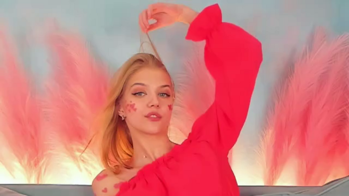 chloe-lins