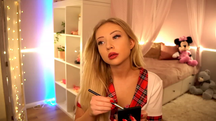Blondebbygirl