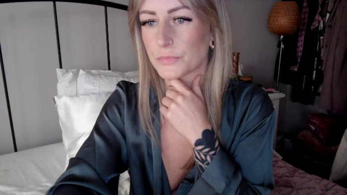 Lena_bee