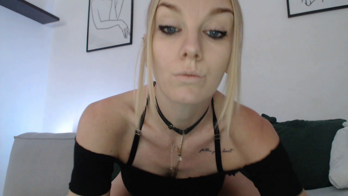 SexyBlondzia_