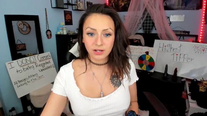Alyx_Singer