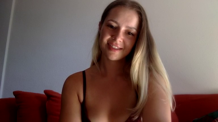 BlondePlaytoy