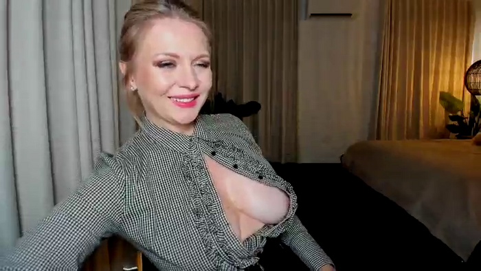 MsLindsayDevis
