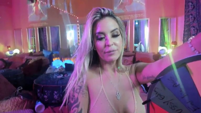 MistressNikkiSavage