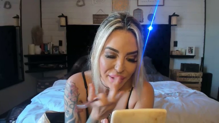 MistressNikkiSavage
