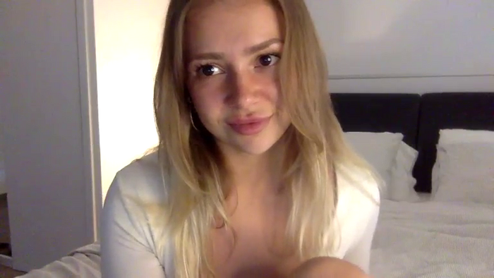 BlondePlaytoy