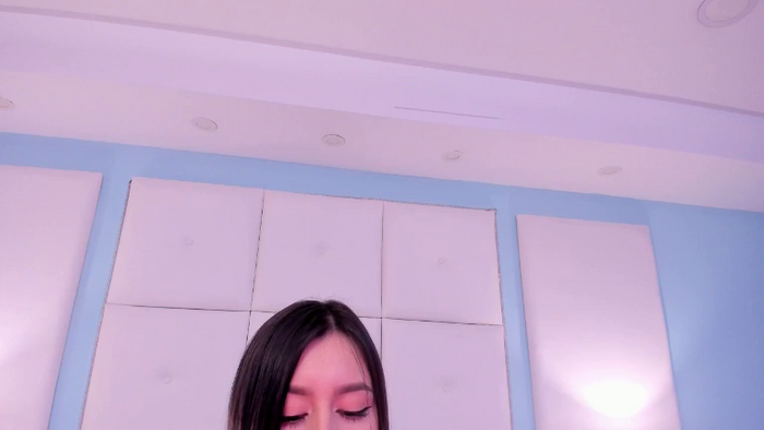 AnnieLeonii
