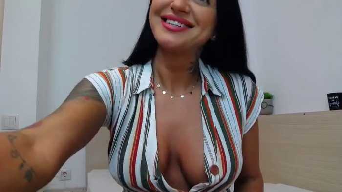 BustyEmaXOXO