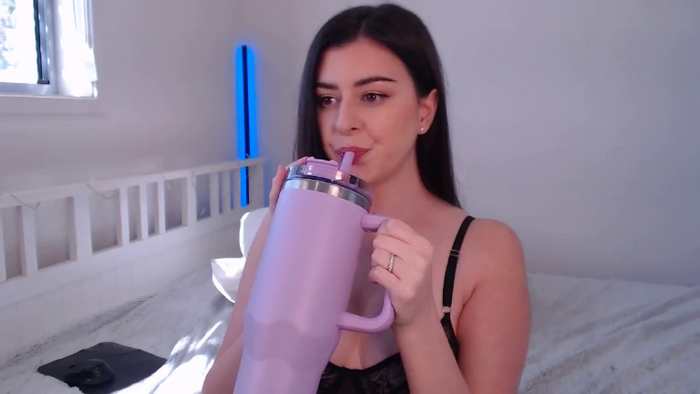 xAliciaLayne