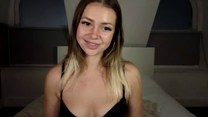 BlondePlaytoy