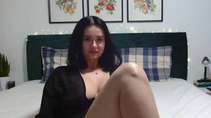 NaughtyBrunetteXXX