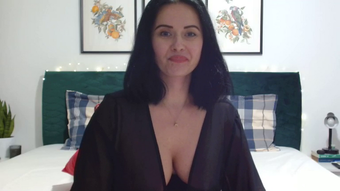 NaughtyBrunetteXXX