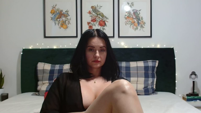 NaughtyBrunetteXXX