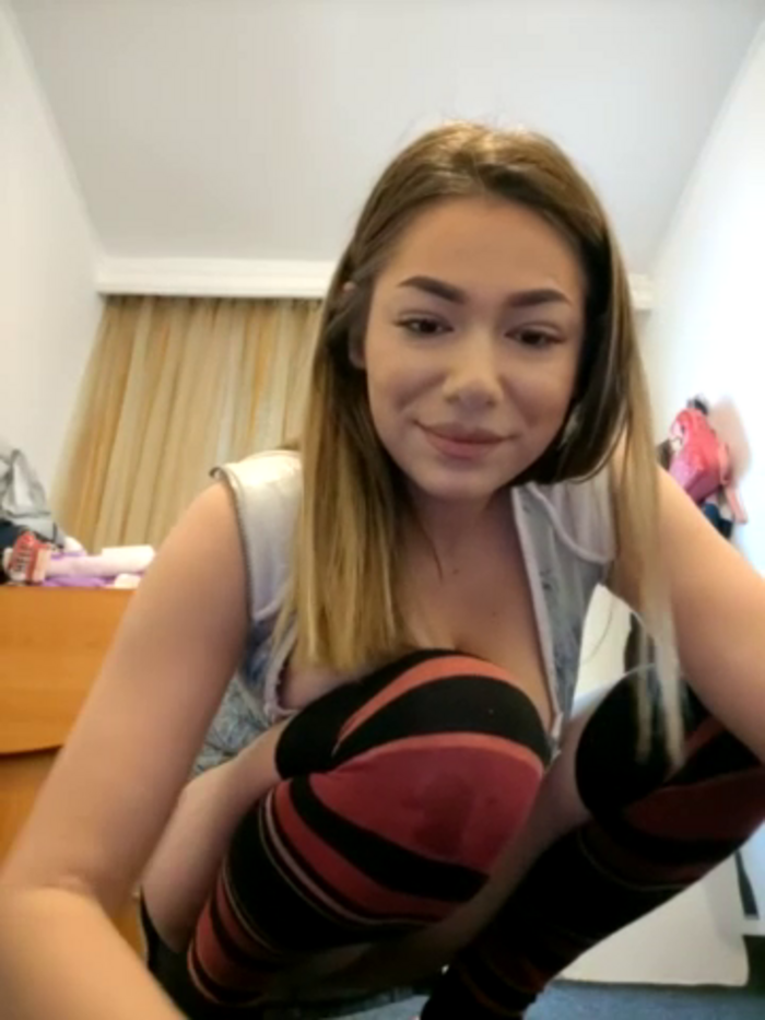 Ella_Alexis