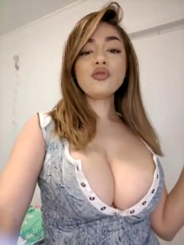 Ella_Alexis