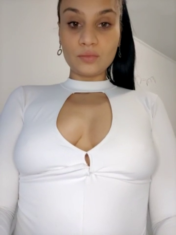 Ella_Alexis