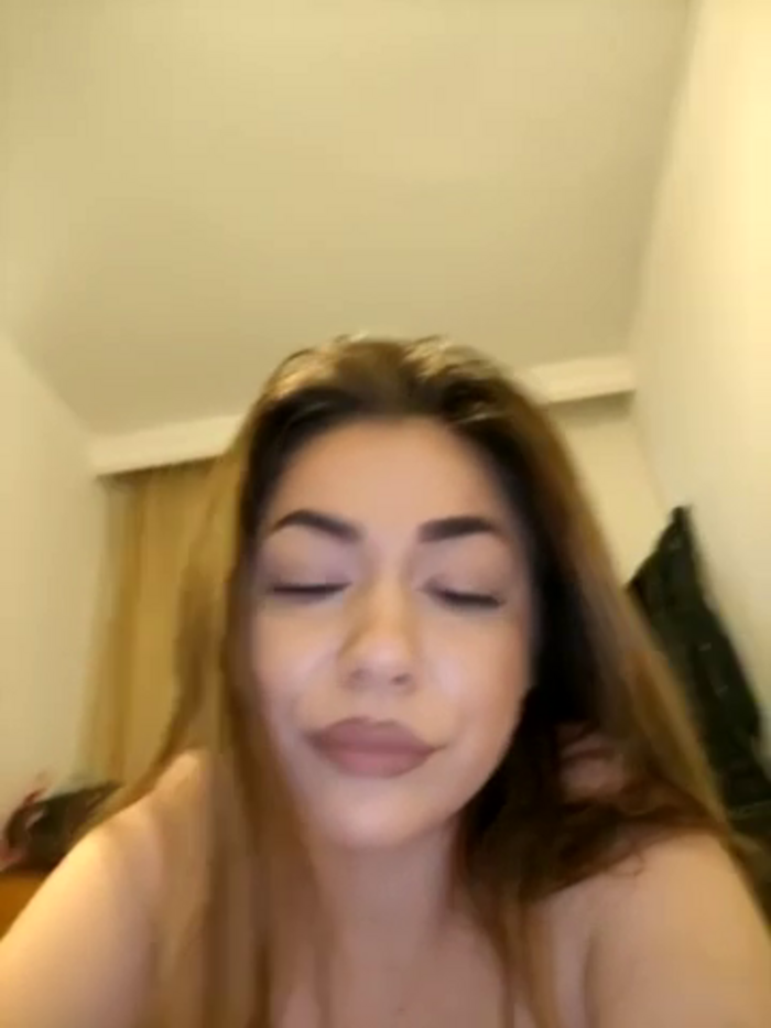 Ella_Alexis