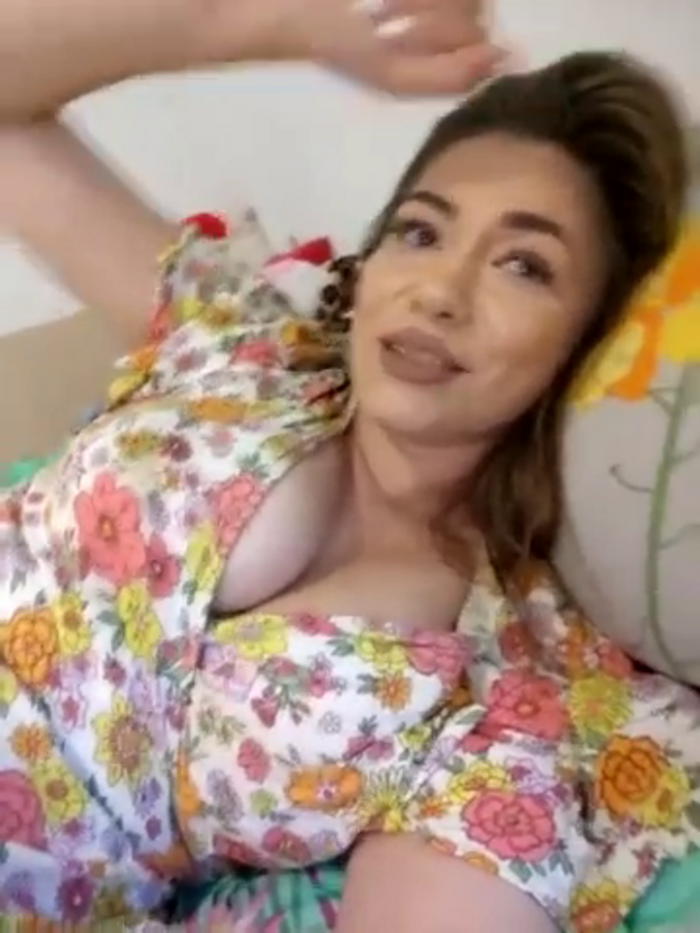 Ella_Alexis