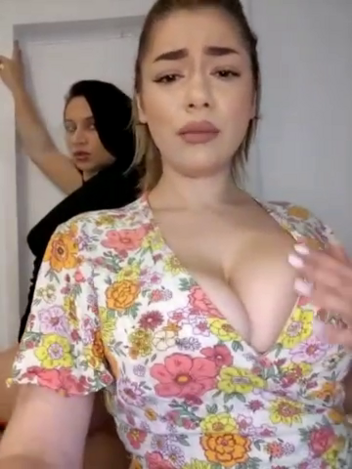 Ella_Alexis