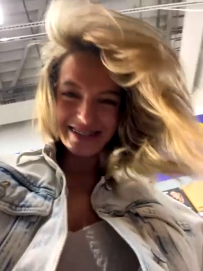 -AngelAri-