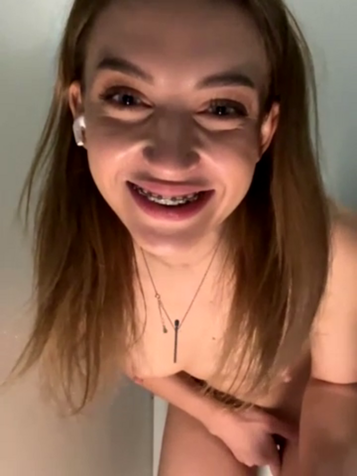 -AngelAri-