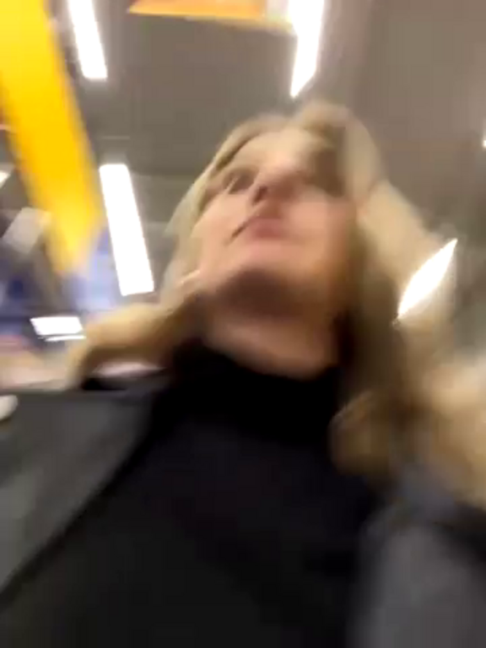 -AngelAri-