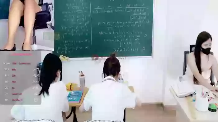 2023/10/10/stripchat-_math_-04-03-43