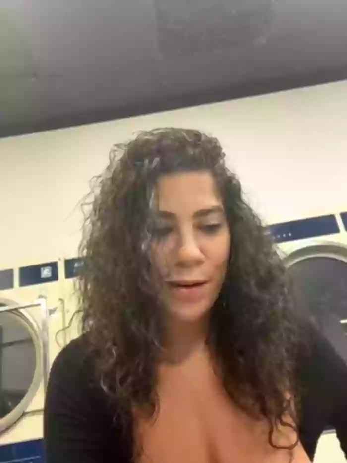 2023/10/12/stripchat-bigbuttbrooklynn-13-35-45