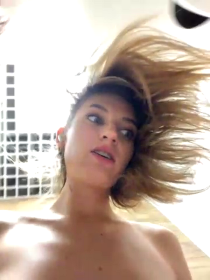 -AngelAri-