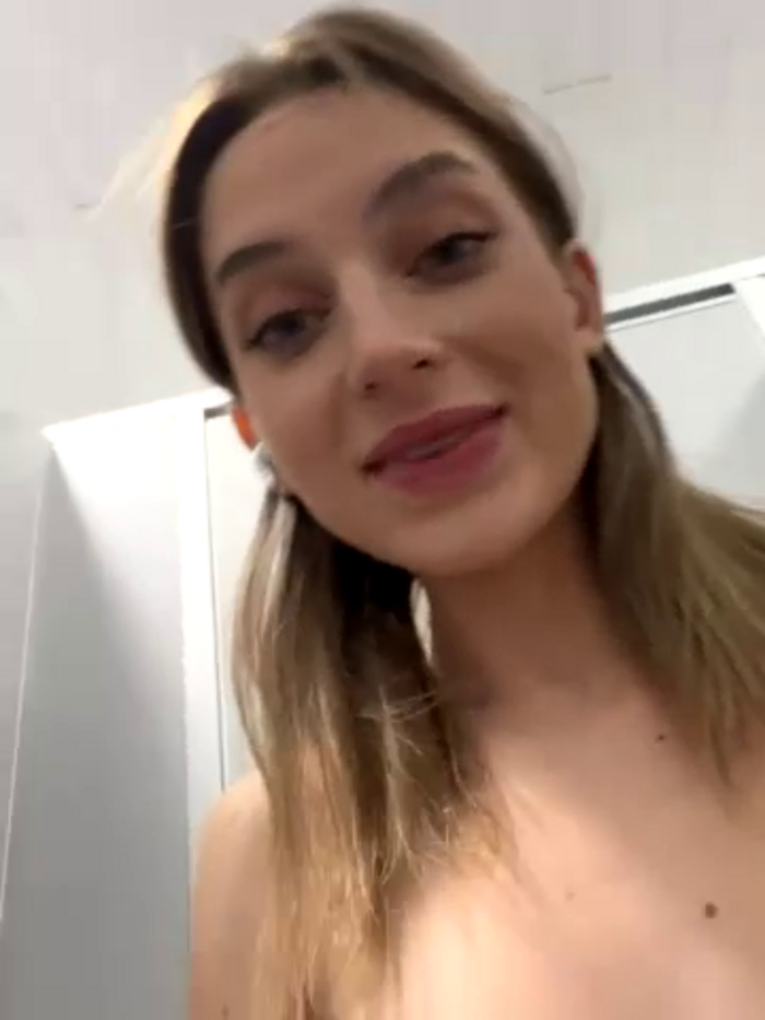 -AngelAri-