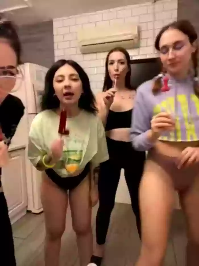 2023/11/11/stripchat-rollinggirls-16-42-42
