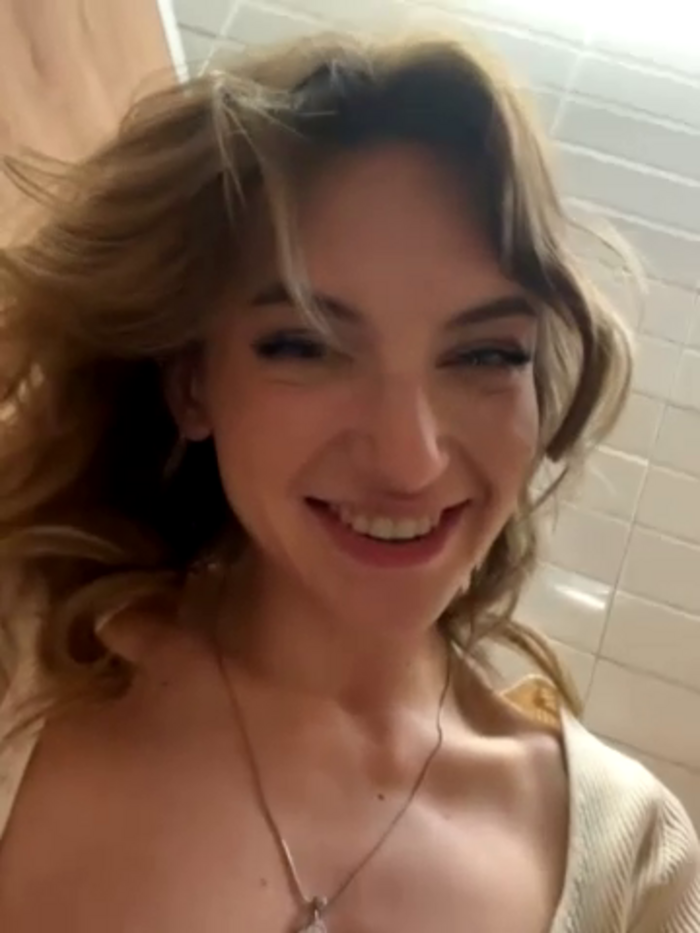 -AngelAri-