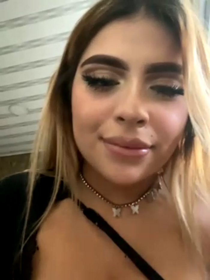 MiaWhitePinkk_