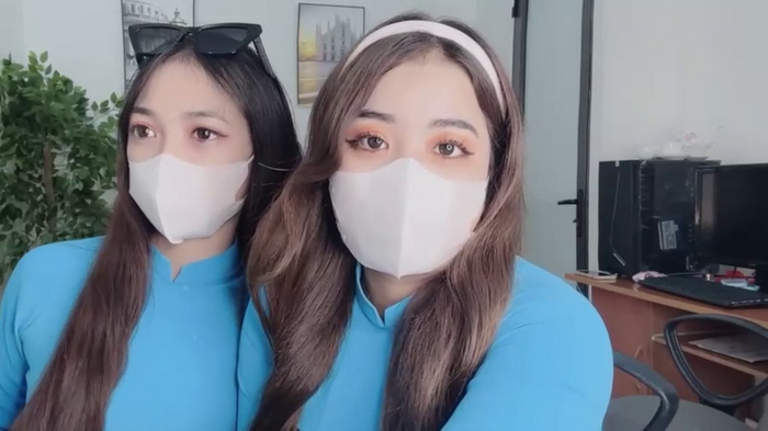 Mono-Stewardesss