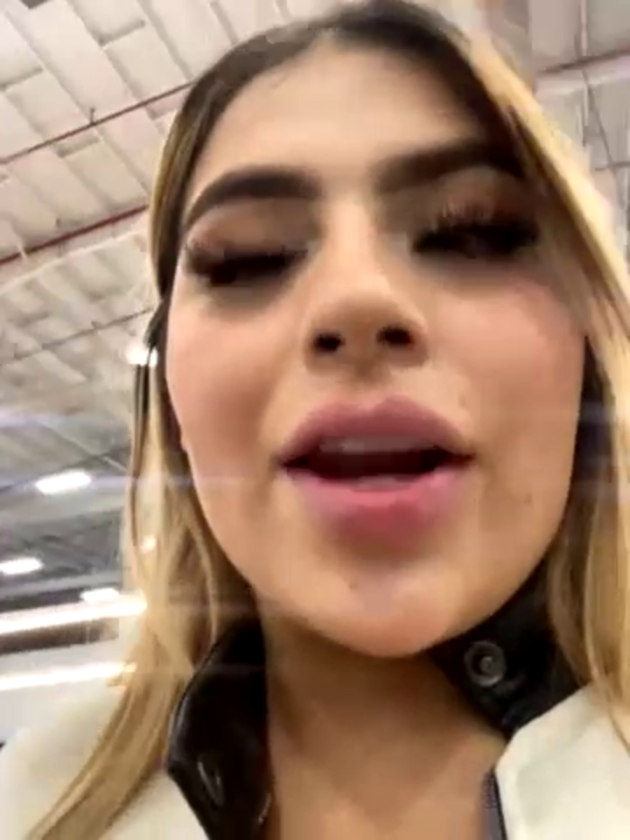 MiaWhitePinkk_