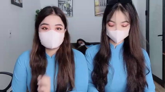 Mono-Stewardesss