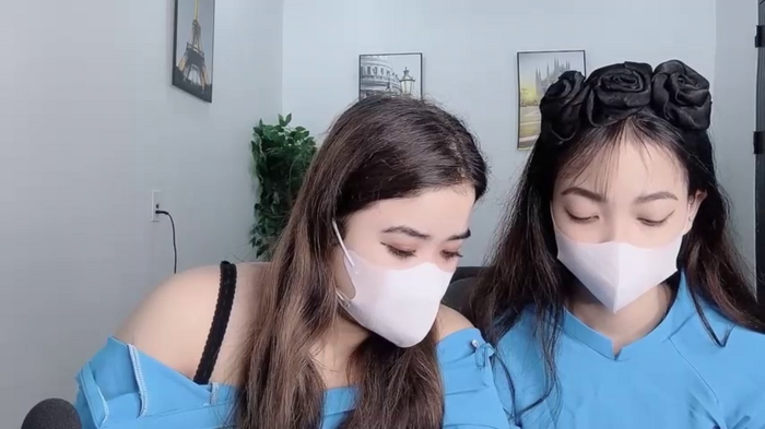 Mono-Stewardesss