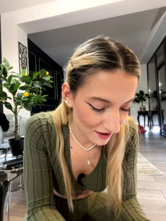 Ella_Charm