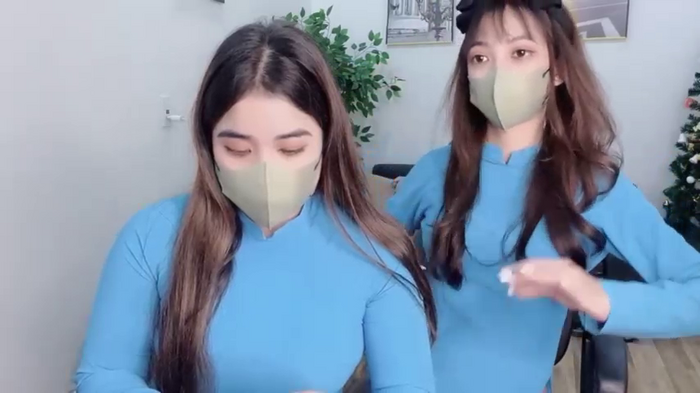 Mono-Stewardesss