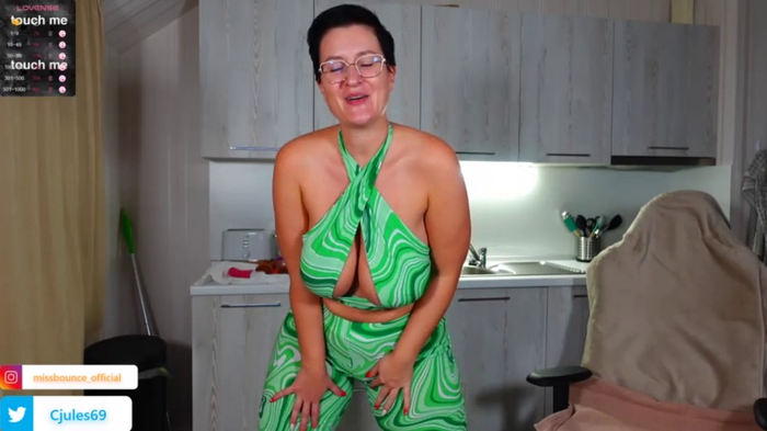 CurvyJules69