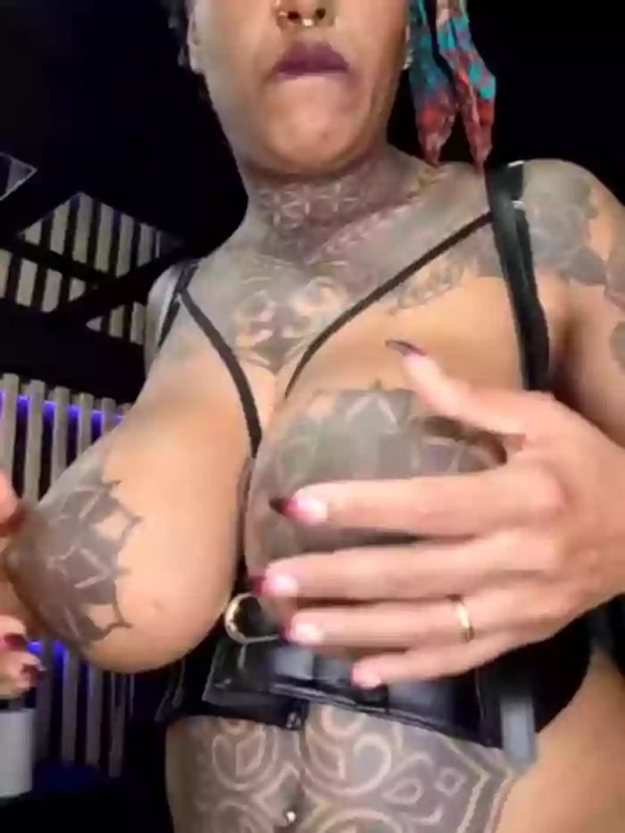 2024/01/04/stripchat-darkdea-02-34-23