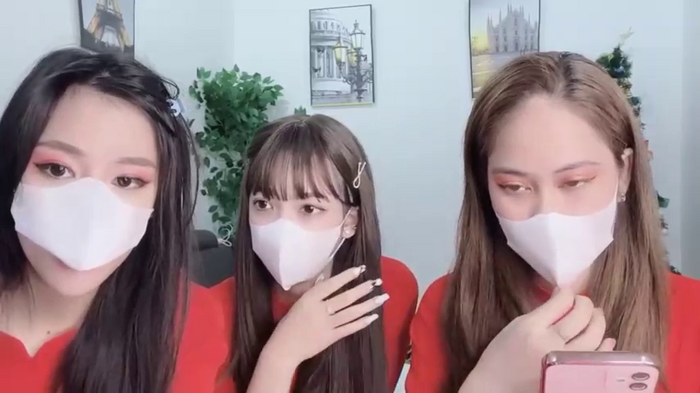Mono-Stewardesss