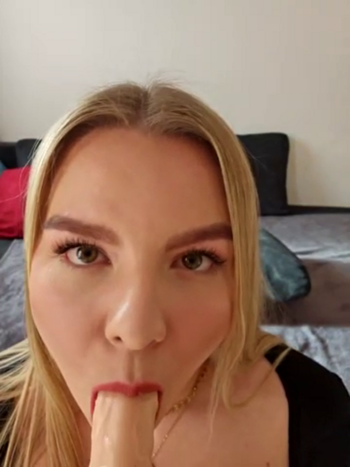 LaraBlond