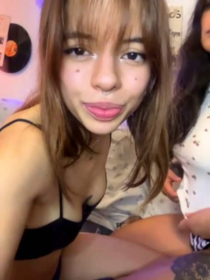 Emma_and_Aly