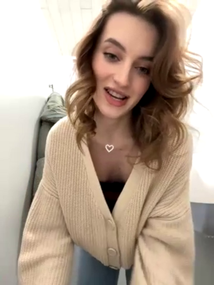-AngelAri-