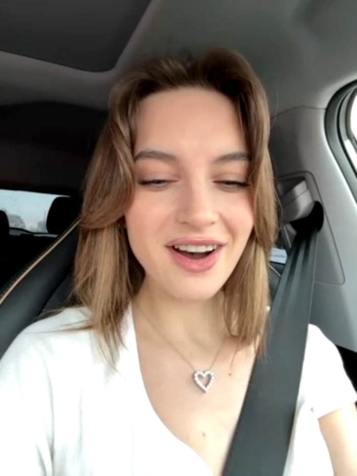 -AngelAri-